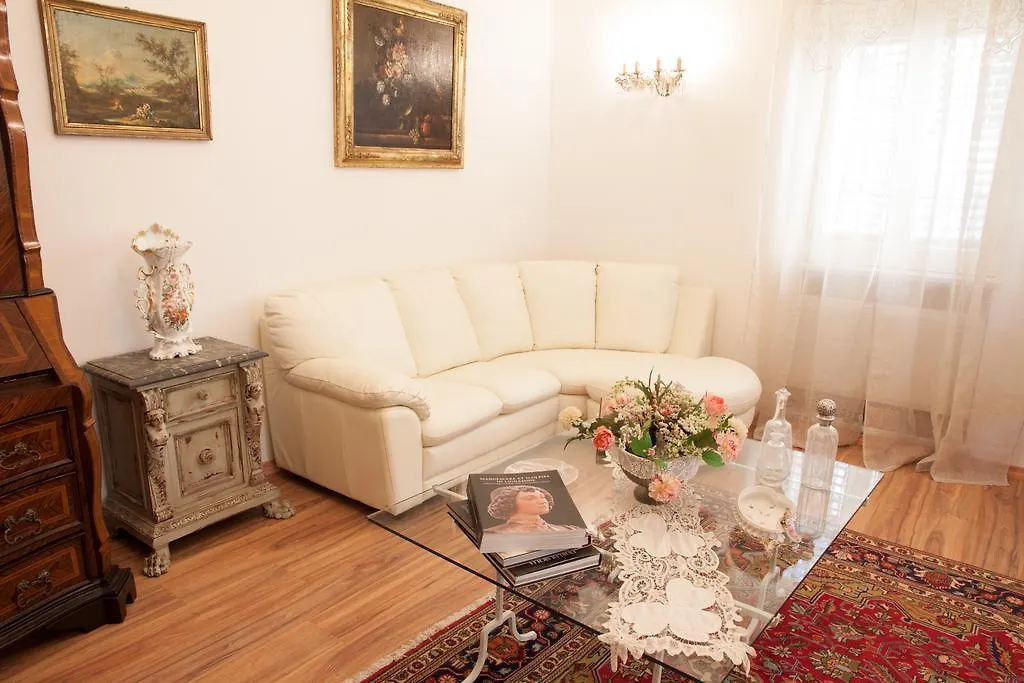 Bed and Breakfast A Casa Della Nonna Cefalù 0*,  Włochy